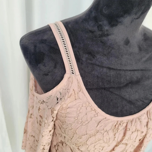 White House Black Market WHBM Womens XXS Cold-Shoulder Lace Top In Antique Blush - Picture 4 of 11